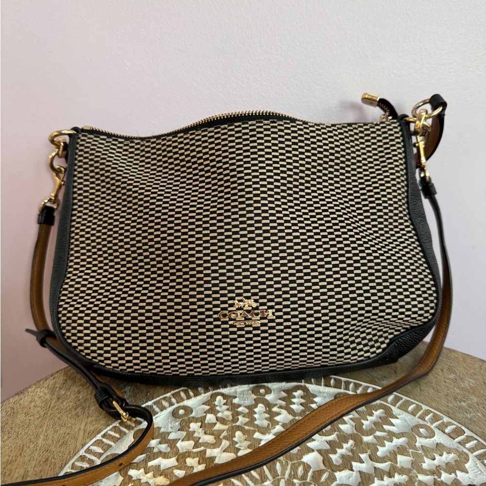 Coach Woven Crossbody Bag – Black & Tan – Adjustable Strap & shoulder strap.